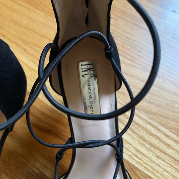 EUC only wore once for an event, black shoes - Picture 5 of 7